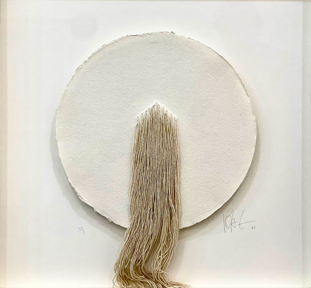 LA ESPERA DE PENÉLOPE Grabado gofrado e hilo de seda con papel hecho a mano 320 g 40x40 cm / PENELOPE'S WAITING Embossed engraving and silk thread with handmade paper 320 g 40x40 cm