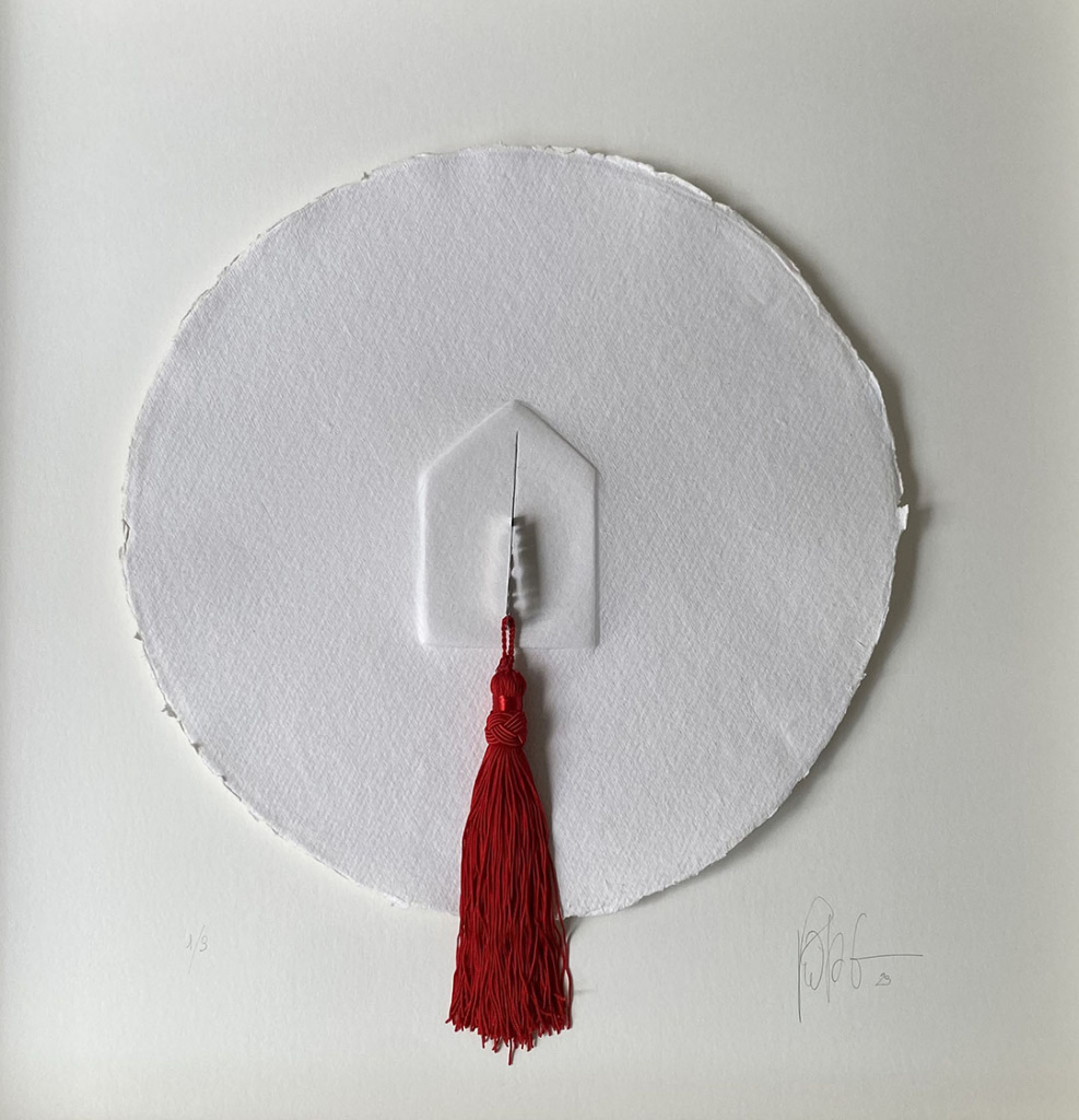 HERIDA Grabado gofrado intervenido con papel hecho a mano 320 g 40x40 cm / WOUND Embossed engraving intervened with handmade paper 320 g 40x40 cm