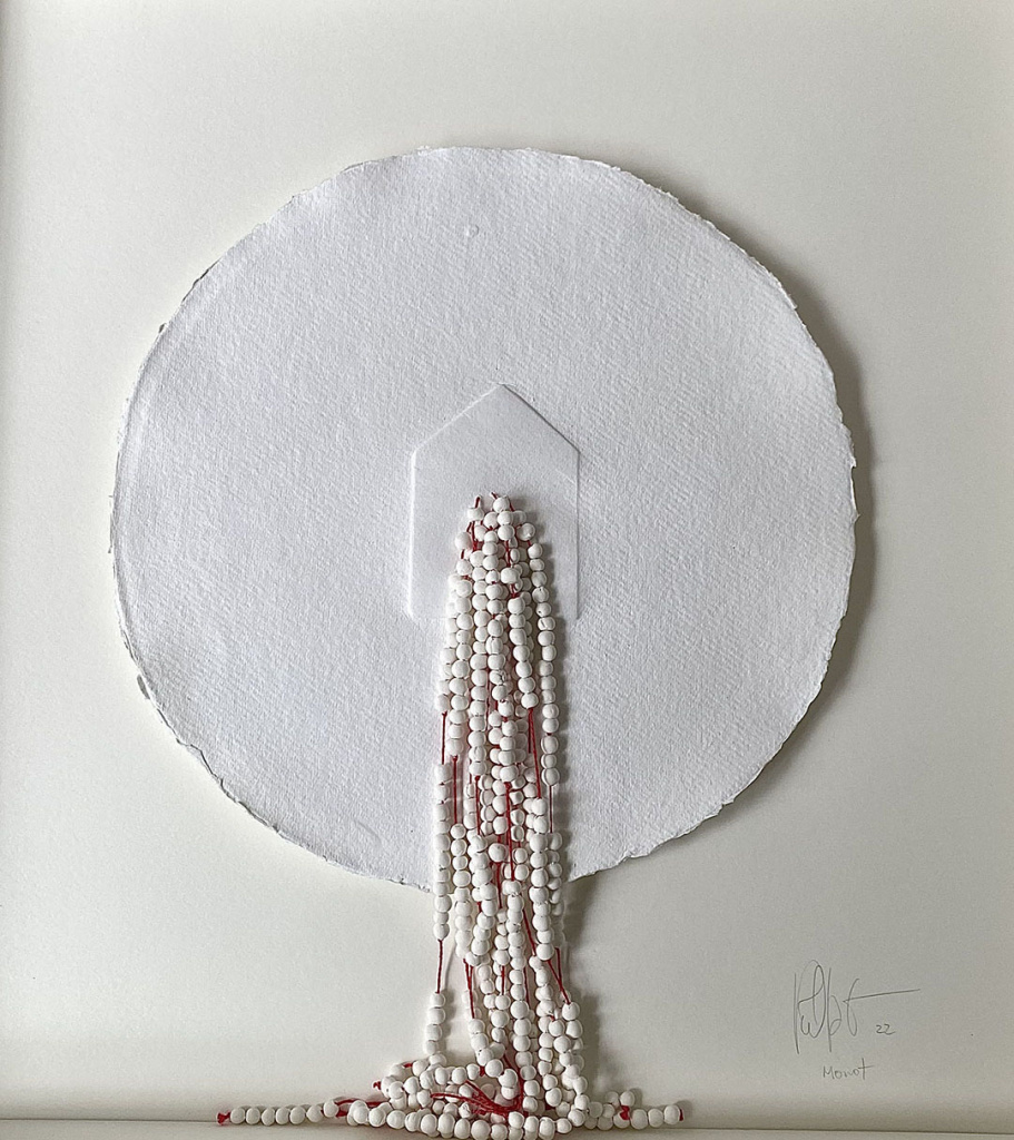 PERLAS ENSANGRENTADAS Grabado gofrado intervenido con papel hecho a mano 320 g 40x40 cm / BLOODY PEARLS Embossed engraving intervened with handmade paper 320 g 40x40 cm