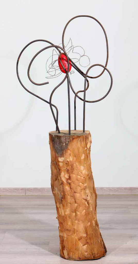 ÁRBOL MENOR Madera, hierro, cerámica y alambre 123x60 cm / LESSER TREE Wood, iron, ceramics and wire 123x60 cm